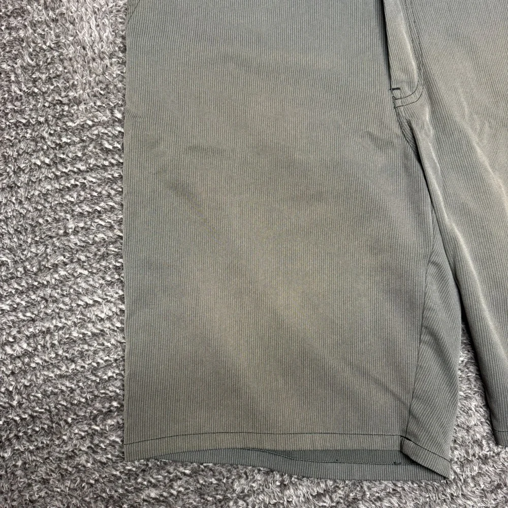 Travis Mathew Mens Shorts 36 Gray Striped Performance‎ Stretch Flat Front Golf